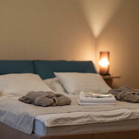 Golden Nugget Apartment Tbilisi ภายนอก รูปภาพ