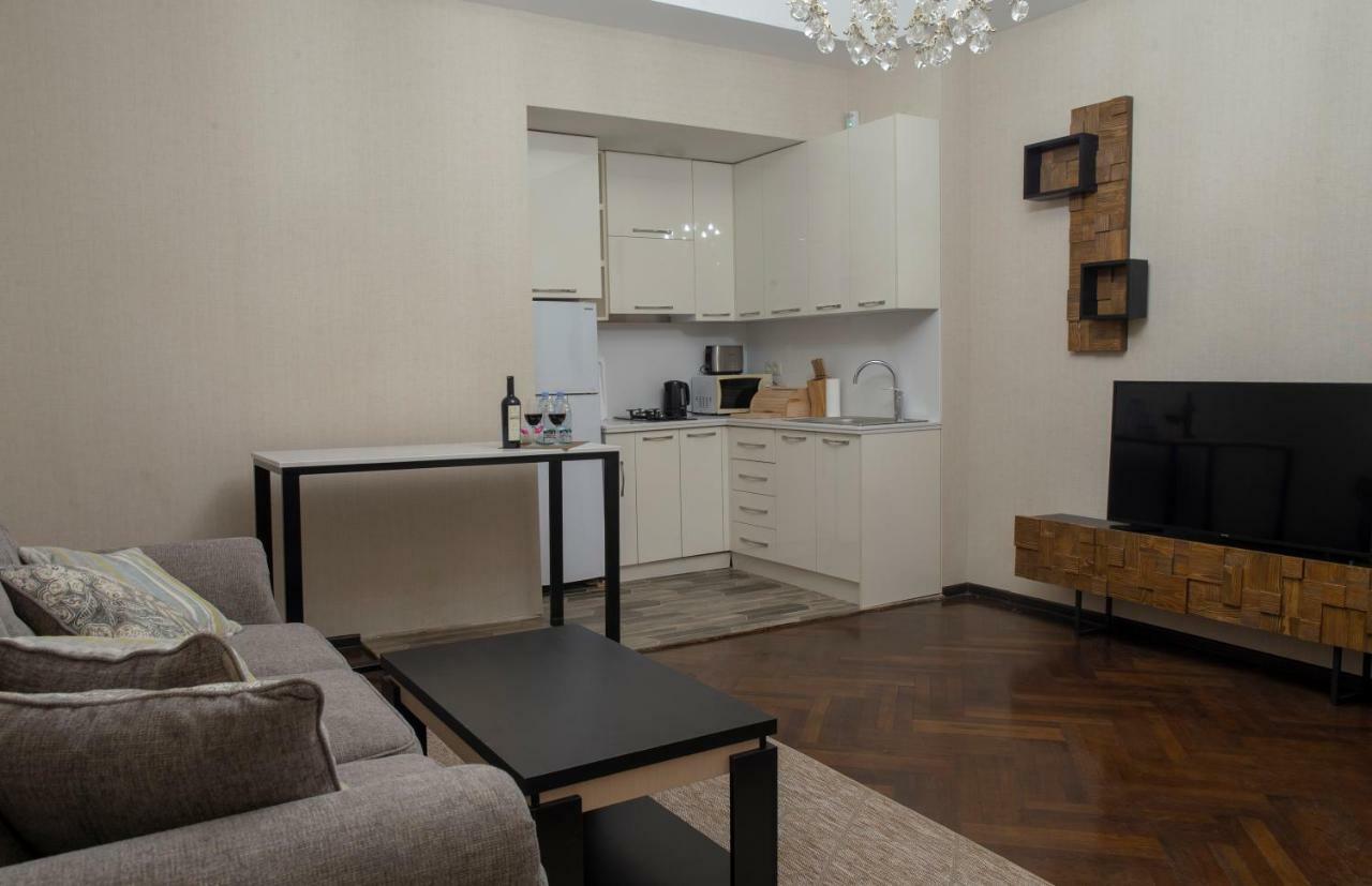 Golden Nugget Apartment Tbilisi ภายนอก รูปภาพ